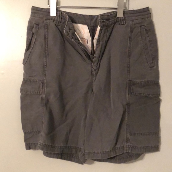 Tommy Bahama Cargo Shorts - Picture 1 of 3